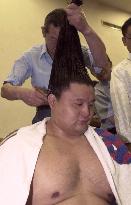 Yokozuna Takanohana beaten by No. 3 maegashira Kyokutenho